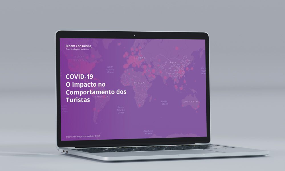bloom_consulting_impacto_comportamento_turistas laptop-worldmap