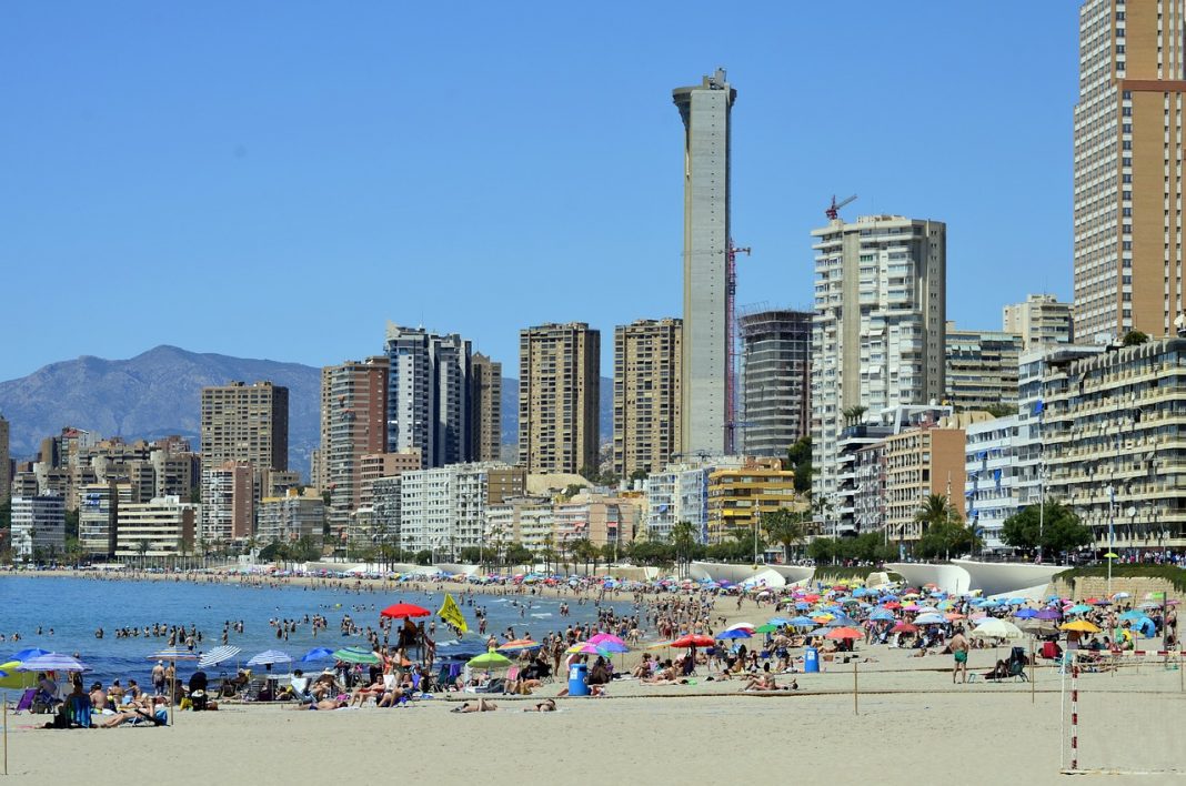 Big city-benidorm-6271480_1280 Populated beach